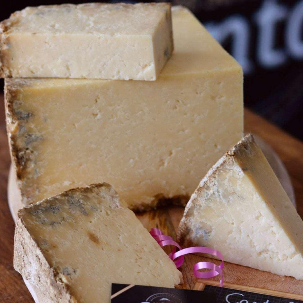 
                  
                    Le Cantal Vieux est un fromage de caractère au goût puissant et affirmé, qui a été affiné pendant au moins 8 mois. Sa croûte naturelle et sa pâte ferme et friable offrent une expérience gustative unique, avec des notes de noisette et de caramel. Ce fromage est idéal pour les amateurs de fromages forts et savoureux.
                  
                