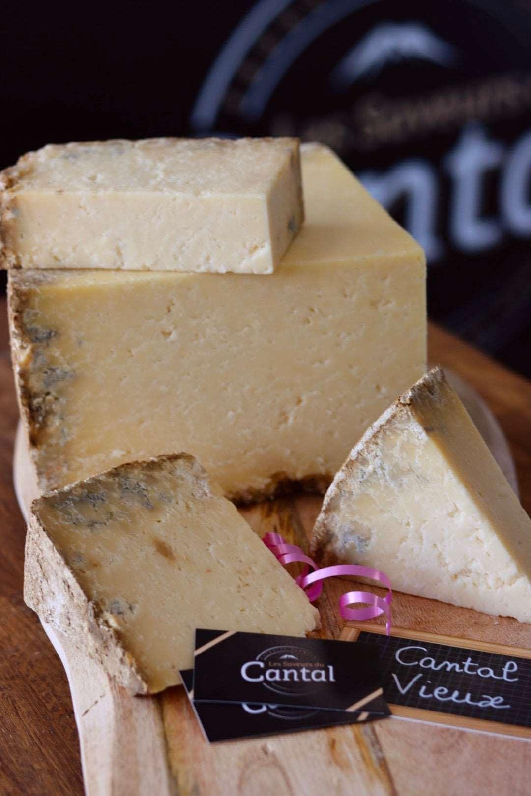 
                  
                    Le Cantal Vieux est un fromage de caractère au goût puissant et affirmé, qui a été affiné pendant au moins 8 mois. Sa croûte naturelle et sa pâte ferme et friable offrent une expérience gustative unique, avec des notes de noisette et de caramel. Ce fromage est idéal pour les amateurs de fromages forts et savoureux.
                  
                