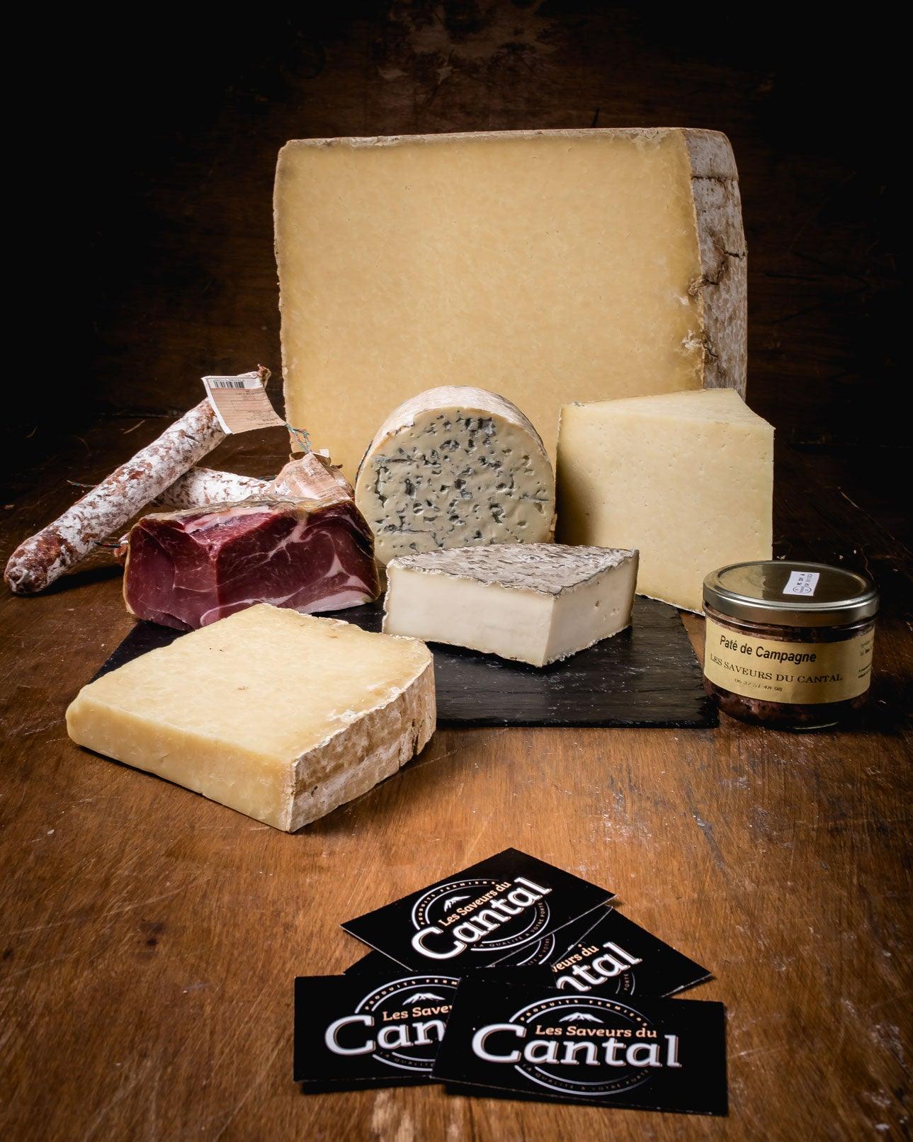 Carré d'Aurillac : fromage à la pâte persillée. – Les Saveurs du Cantal