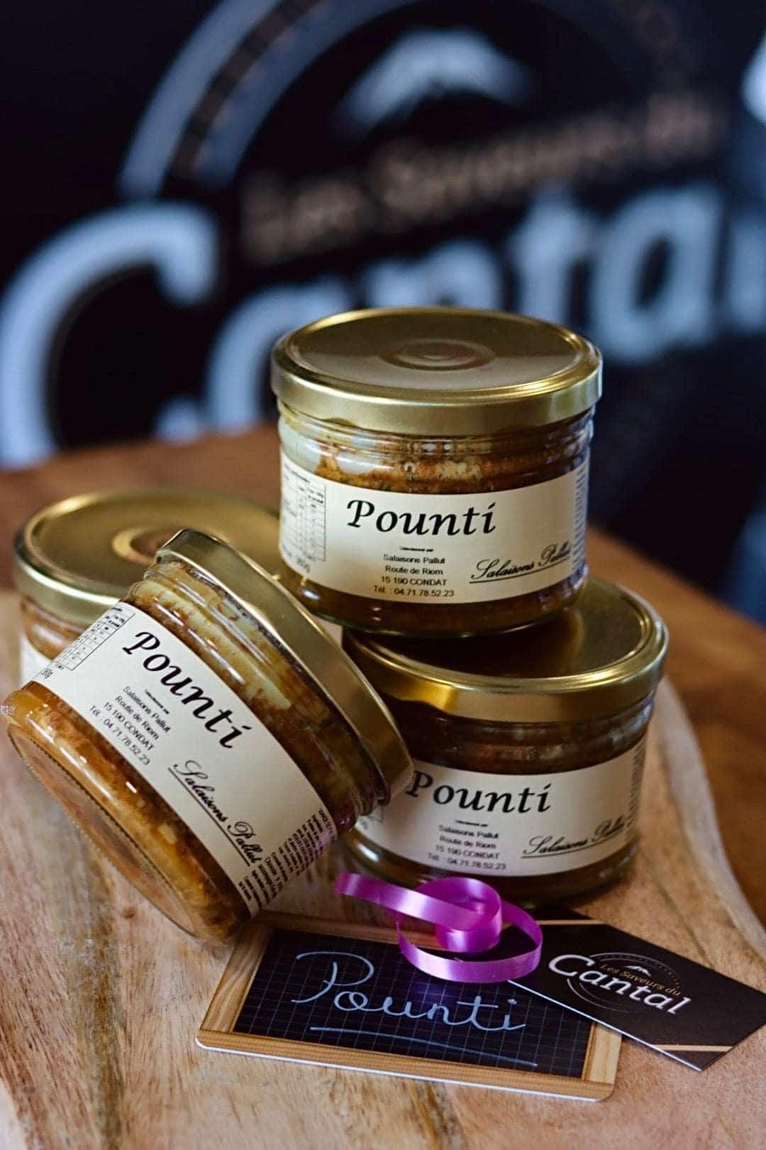 
                  
                    Pounti est un plat traditionnel de la région Auvergne en France. Il s'agit d'une sorte de terrine à base de viande de porc, de pruneaux, de légumes verts et d'œufs, le tout lié avec de la farine de seigle. Cette spécialité culinaire est connue pour son goût délicieusement salé-sucré, ainsi que pour sa texture moelleuse et fondante en bouche. Le pounti est souvent servi en entrée, en plat principal ou en apéritif pour accompagner un bon verre de vin rouge. 
                  
                